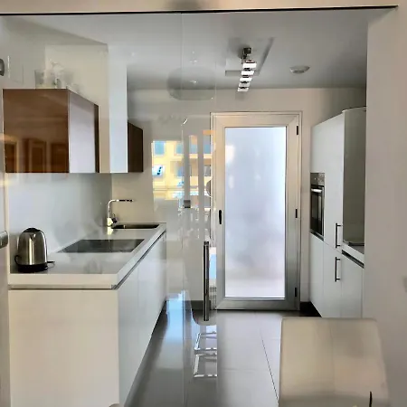 Beautiful Penthouse Perfect Location Μαρμπέλλα